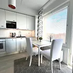 Comfort&cozy Near Metro Διαμέρισμα *